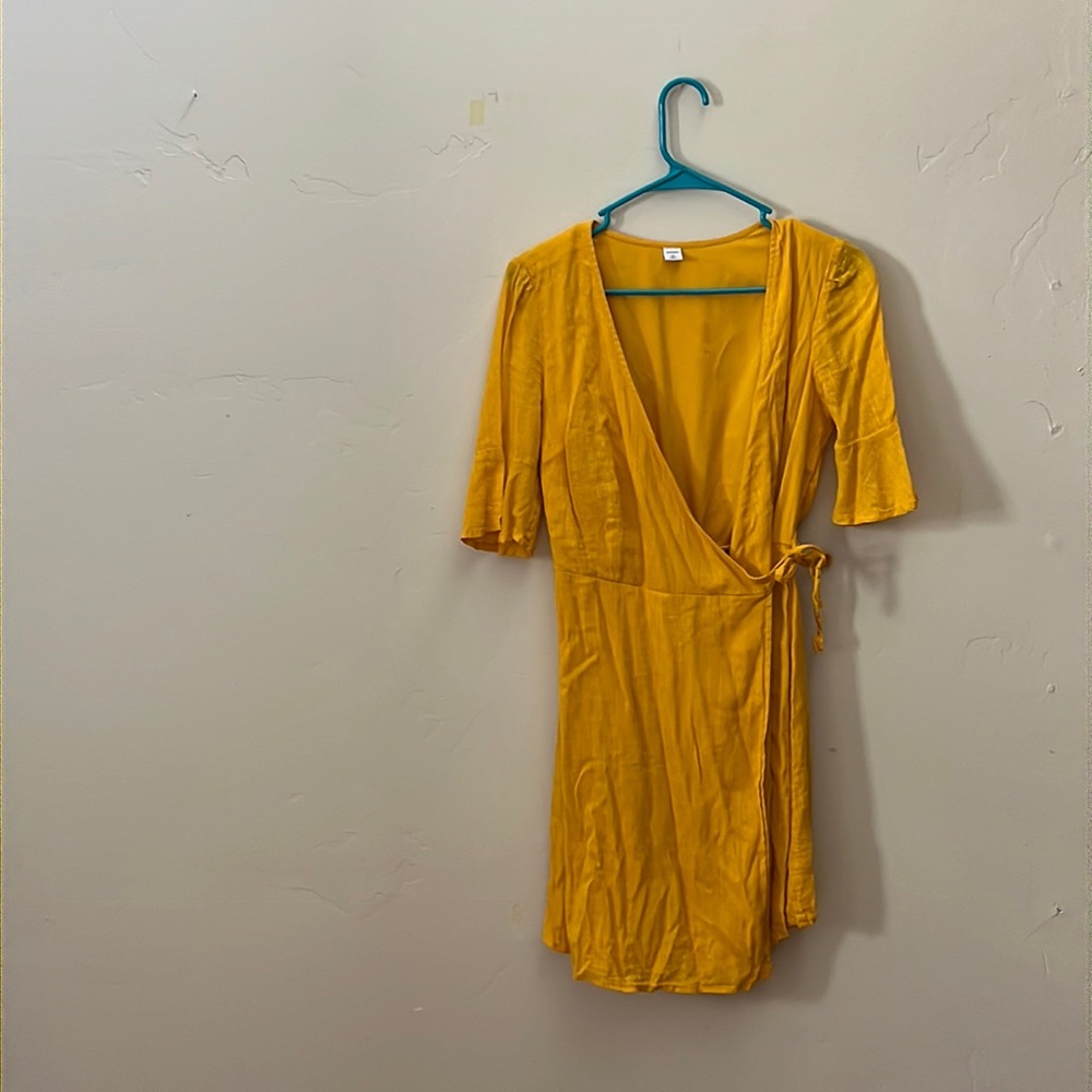 Yellow knee lang dress with elbow long bell sleeves